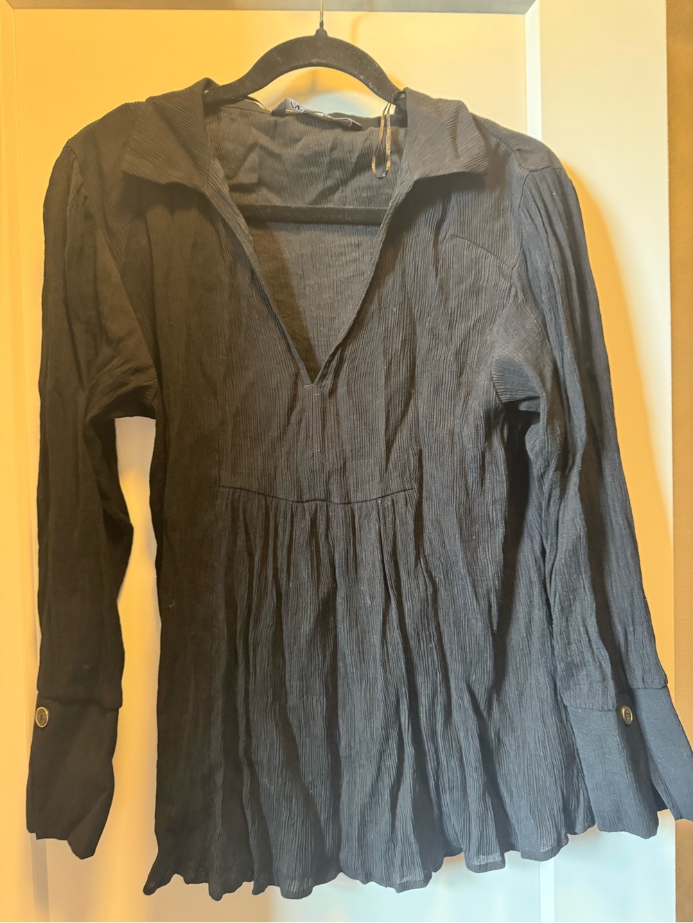 Zara Women’s Black Long-Sleeve V-Neck Peasant Top